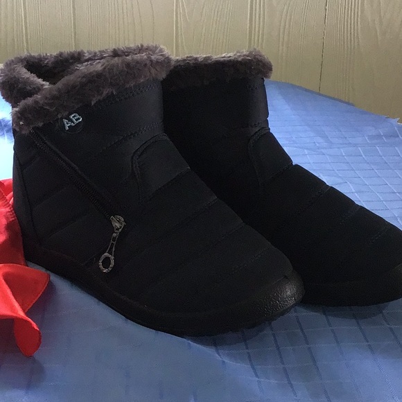 Woman’s AB winter boots - Picture 1 of 3